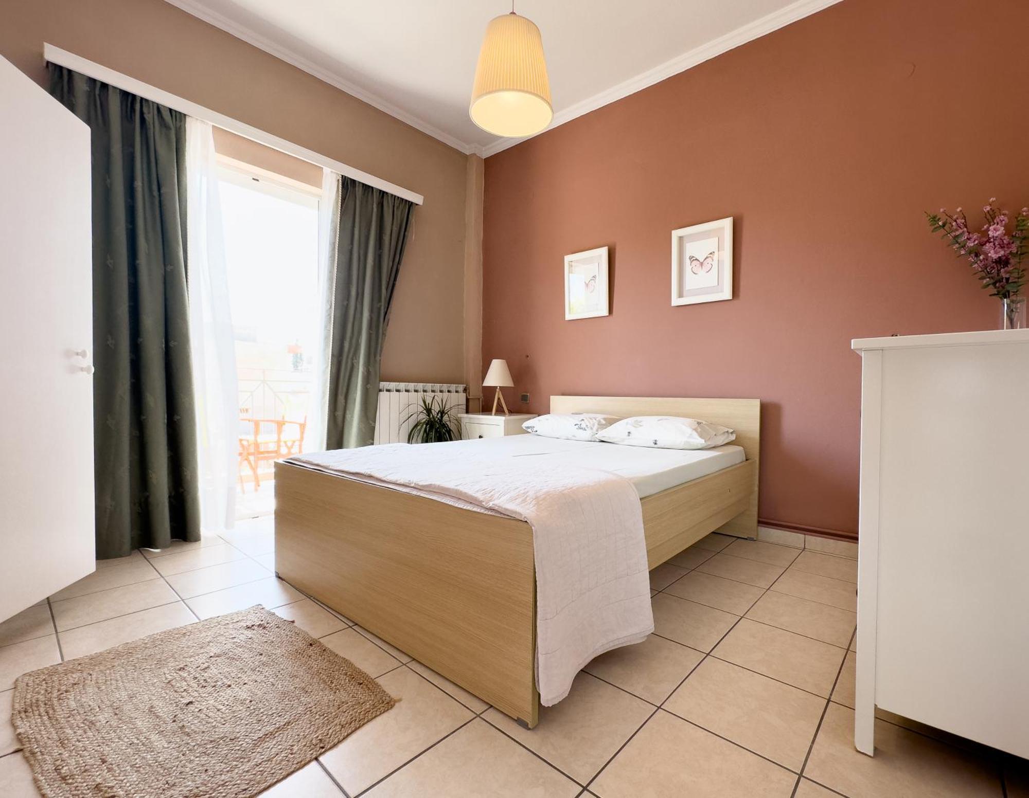 Spacious & Bright Flat With Balcony Lávrion エクステリア 写真